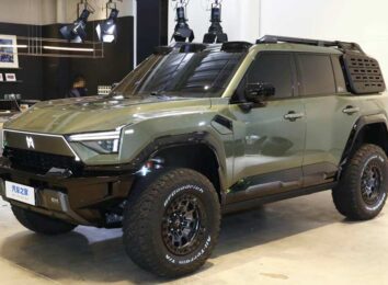 Китайцы из Dongfeng показали брутальный гибридный вездеход M-Hero M817