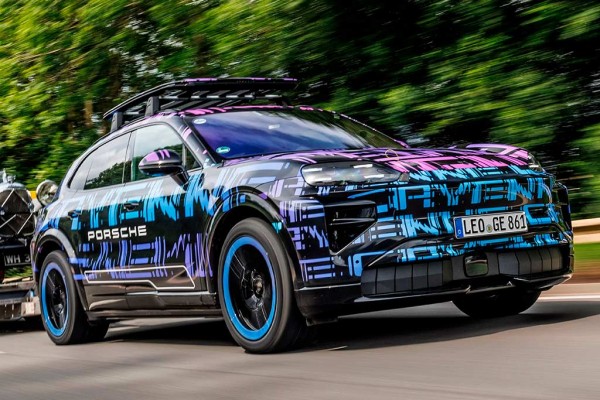 Немцы рассекретили салон электрического кроссовера Porsche Cayenne Electric Немцы рассекретили салон электрического кроссовера Porsche Cayenne Electric