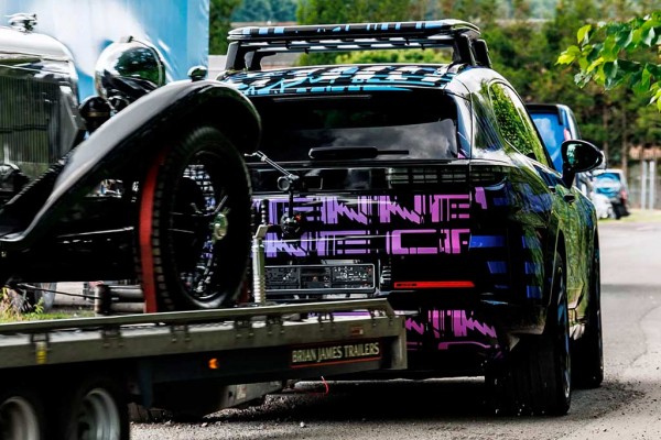 Немцы рассекретили салон электрического кроссовера Porsche Cayenne Electric Немцы рассекретили салон электрического кроссовера Porsche Cayenne Electric