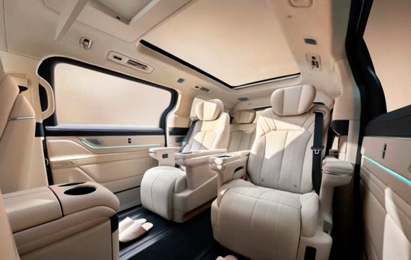 Компания Geely рассекретила гибридный минивэн Galaxy V900