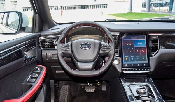 SWM G05 Pro: доступный китайский кроссовер с семиместным салоном