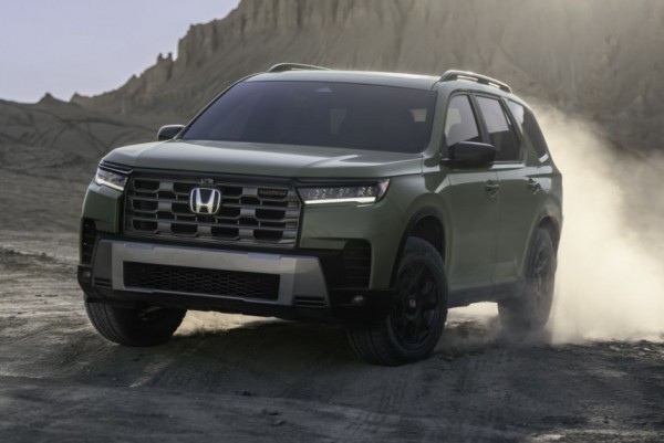 Кроссовер Honda Pilot обновился снаружи и внутри Кроссовер Honda Pilot обновился снаружи и внутри