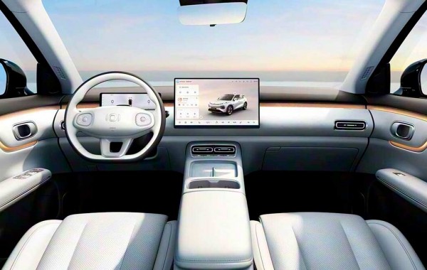 Компания Changan представила электрический кроссовер Nevo Q05 за 880 000 руб Компания Changan представила электрический кроссовер Nevo Q05 за 880 000 руб
