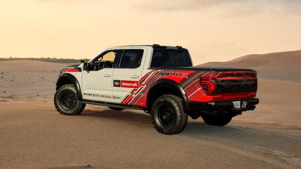 Ford представил F-150 Raptor R с 900 л.с. и Maverick с наддувом от Mustang Ford представил F-150 Raptor R с 900 л.с. и Maverick с наддувом от Mustang