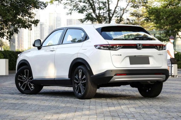 До России официально добрался кроссовер Honda Vezel II второго поколения До России официально добрался кроссовер Honda Vezel II второго поколения