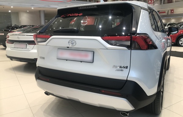 Рост цен и дефицит. Как мы покупали «параллельные» BMW, Toyota и Skoda Рост цен и дефицит. Как мы покупали «параллельные» BMW, Toyota и Skoda