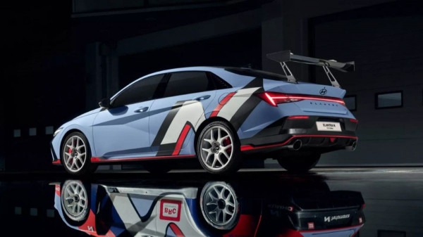 Спортседан Hyundai Elantra N TCR: окрыленный гонками