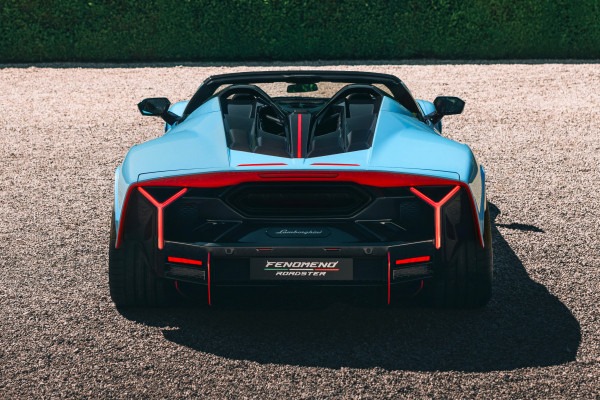 Lamborghini представила самый мощный родстер в своей истории Lamborghini представила самый мощный родстер в своей истории
