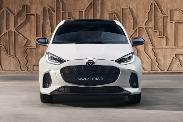 Mazda 2 Hybrid обновилась и вытеснила бензиновую версию из Европы Mazda 2 Hybrid обновилась и вытеснила бензиновую версию из Европы