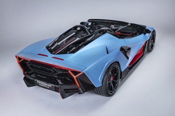 Lamborghini представила самый мощный родстер в своей истории Lamborghini представила самый мощный родстер в своей истории