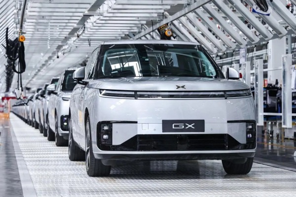 Кроссовер Xpeng GX превратился в роботакси