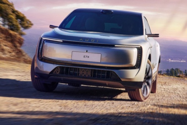 Кроссовер AUDI E7X дебютировал в Китае Кроссовер AUDI E7X дебютировал в Китае
