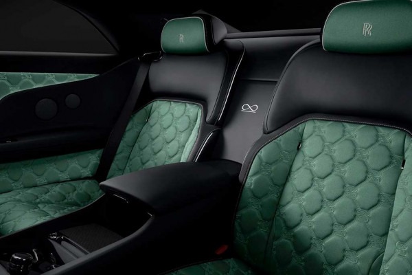 Обновленный Rolls-Royce Spectre стал еще мощнее и роскошнее