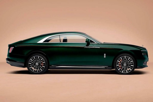 Обновленный Rolls-Royce Spectre стал еще мощнее и роскошнее
