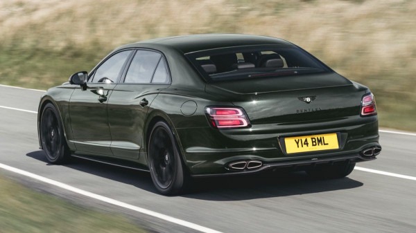 Седан Bentley Flying Spur обрел новое лицо и S-версию Седан Bentley Flying Spur обрел новое лицо и S-версию
