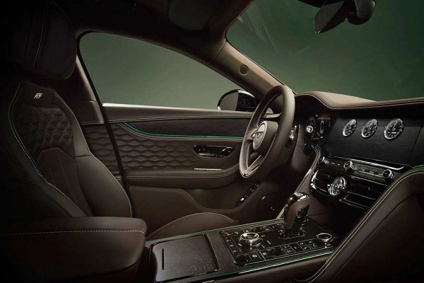Обновленный седан Bentley Flying Spur получил иную внешность и S-версию Обновленный седан Bentley Flying Spur получил иную внешность и S-версию