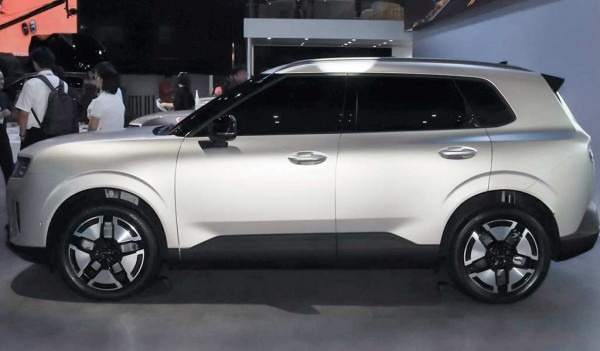 Первым электрокаром в гамме Jetour стал компактный кроссовер Tourer