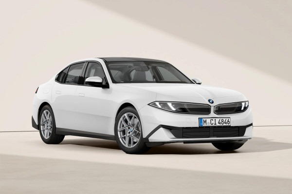«Трешка» BMW восьмого поколения: 6 цилиндров в строю! «Трешка» BMW восьмого поколения: 6 цилиндров в строю!