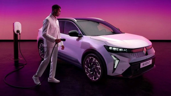Электромобиль Renault Scenic стал дальнобойнее и технологичнее