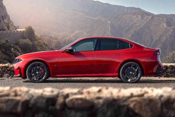 «Трешка» BMW восьмого поколения: 6 цилиндров в строю! «Трешка» BMW восьмого поколения: 6 цилиндров в строю!