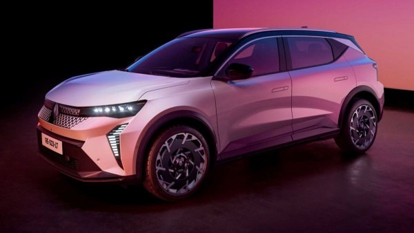 Электромобиль Renault Scenic стал дальнобойнее и технологичнее