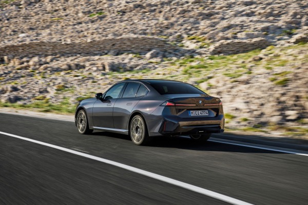 «Трешка» BMW восьмого поколения: 6 цилиндров в строю! «Трешка» BMW восьмого поколения: 6 цилиндров в строю!