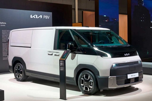 KIA PV7: электрические микроавтобус и фургон с запасом хода до 460 км