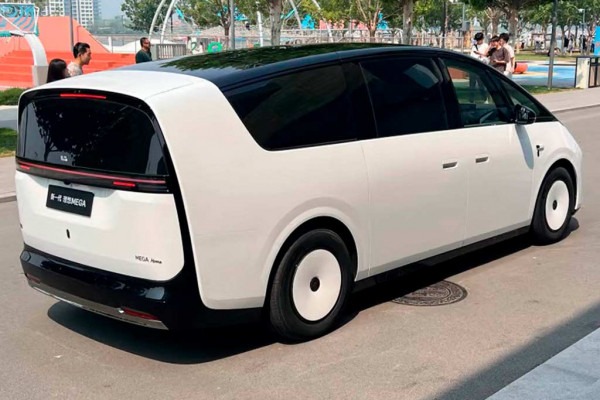 Китайцы из Li Auto представили второе поколение минивэна Mega