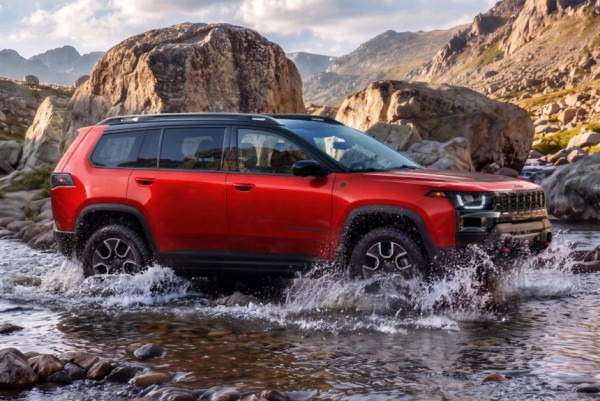 Jeep Cherokee Trailhawk: увеличенный клиренс, «понижайка» и... глянец Jeep Cherokee Trailhawk: увеличенный клиренс, «понижайка» и... глянец
