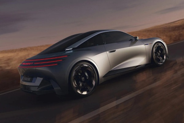 Премьеры Peugeot в Париже: купе RCZ Vision и суперхэтчбек E-T16