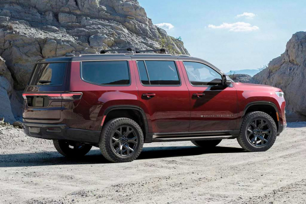 Американцы обновили флагманский внедорожник Jeep Grand Wagoneer Американцы обновили флагманский внедорожник Jeep Grand Wagoneer