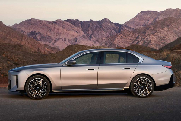 Обновленный BMW 7-Series (G70): самый комплексный рестайлинг в истории БМВ Обновленный BMW 7-Series (G70): самый комплексный рестайлинг в истории БМВ