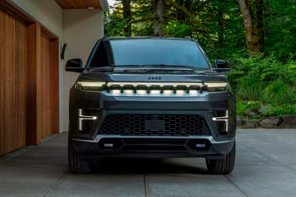 Американцы обновили флагманский внедорожник Jeep Grand Wagoneer Американцы обновили флагманский внедорожник Jeep Grand Wagoneer