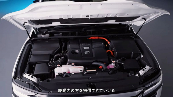 Гибрид Toyota Land Cruiser 300 принарядился и прибыл в Японию