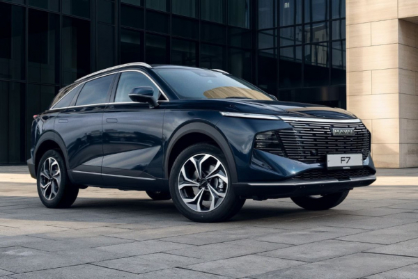 Модернизированный Haval F7 стал мощнее и технологичнее