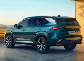 Французы рассекретили кроссовер Renault Boreal: в Европе он не появится