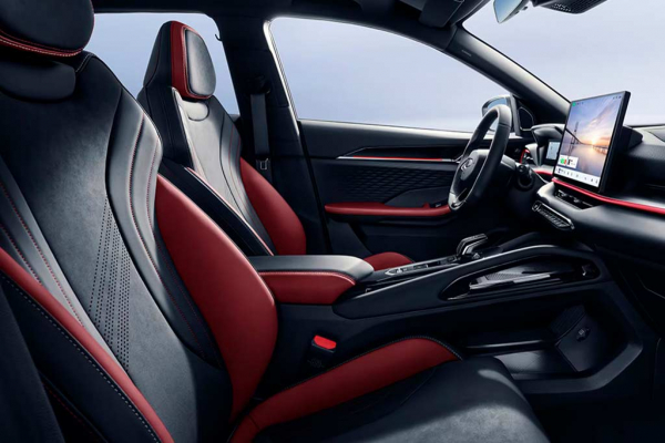 Geely Coolray вернулся на российский рынок в модернизированном виде